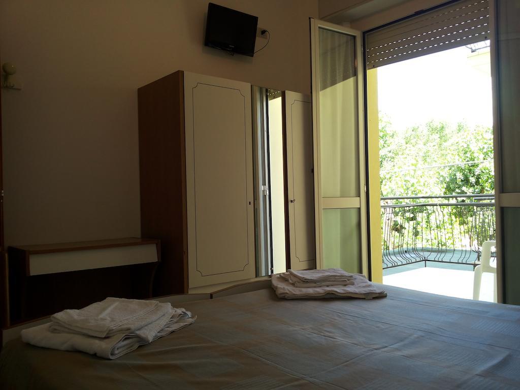 Hotel Cannes Rimini Zimmer foto